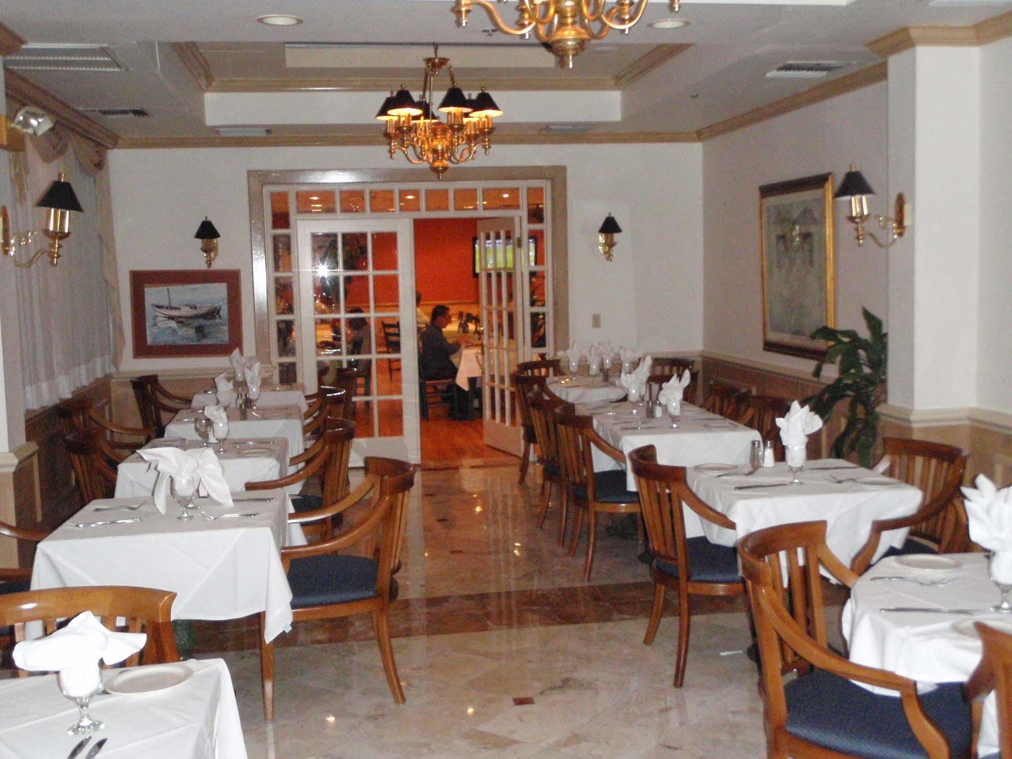 Hotel Chateaubleau Coral Gables Exterior photo